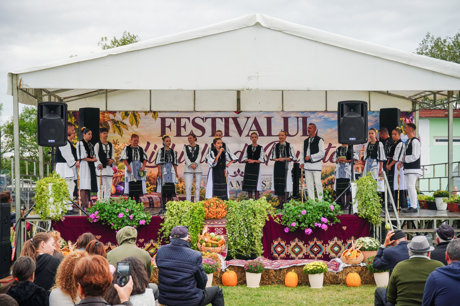 LOAMNEȘ: Festivalul Lichiului de Poveste, o sărbătoare a comunității