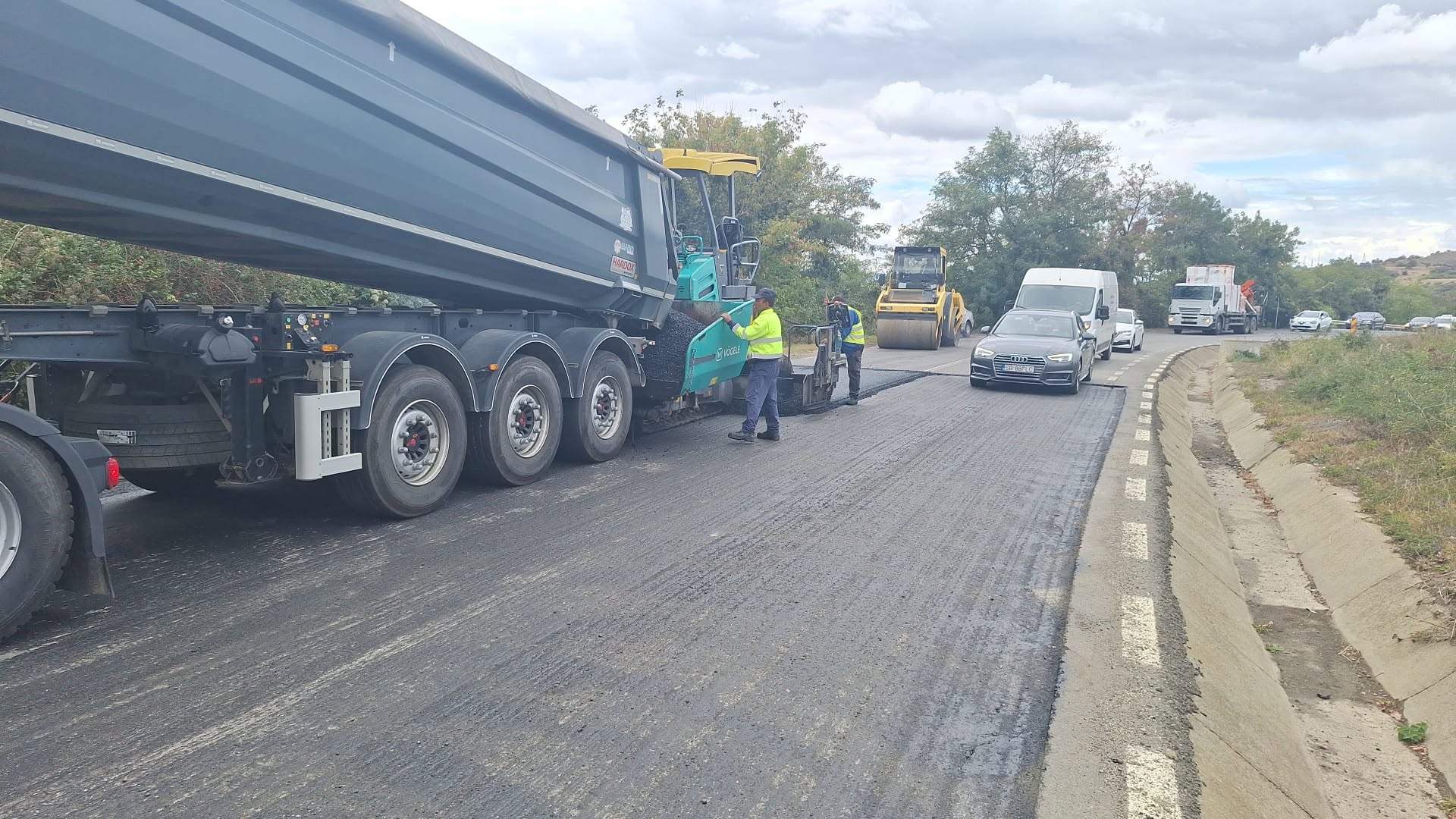 Drumarii sibieni intervin pe mai multe drumuri județene. Unde se fac lucrări în această săptămână