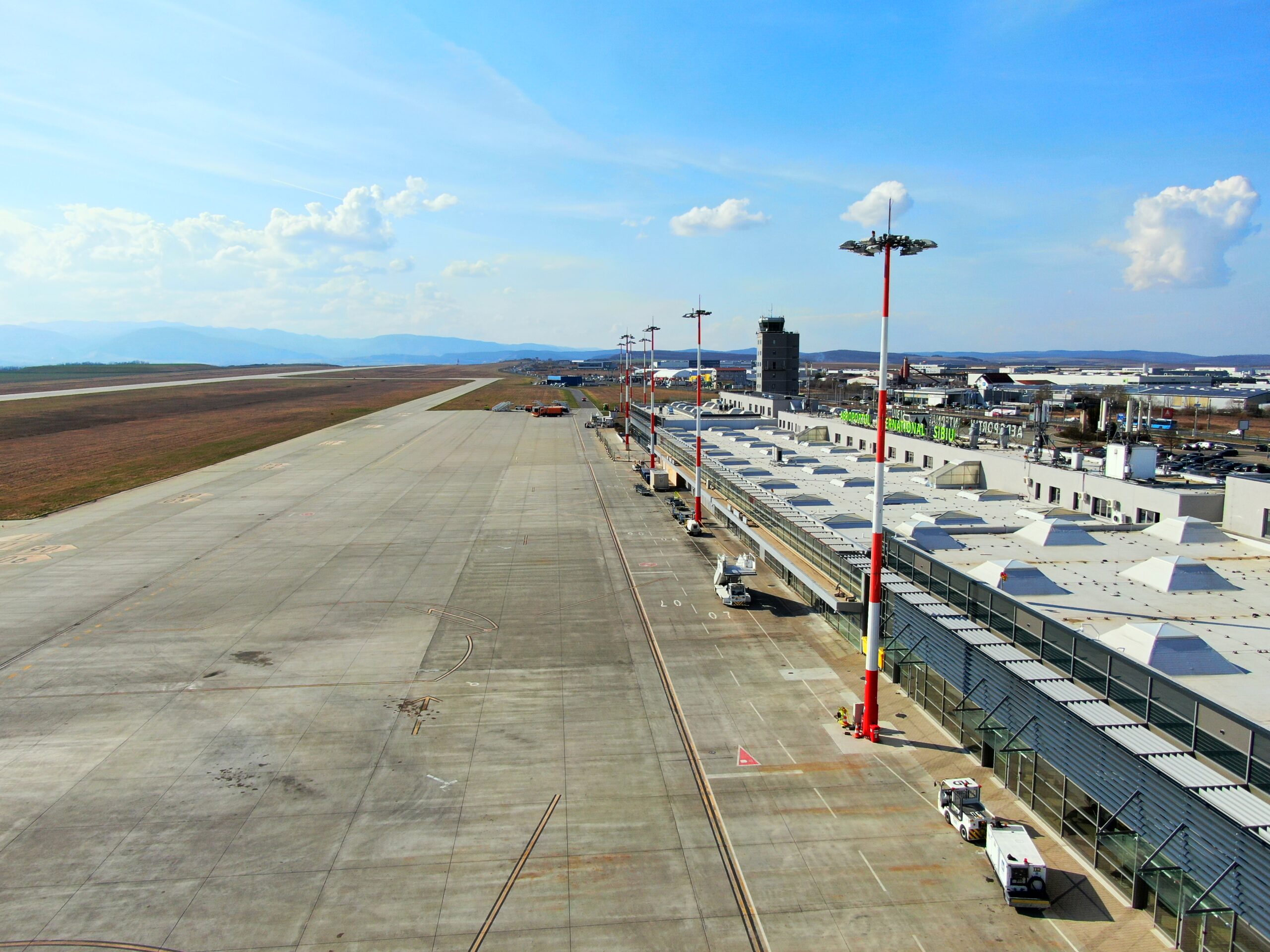 Aproape 2.900 de panouri fotovoltaice vor alimenta Aeroportul Sibiu. Investiție de peste 13 milioane de lei