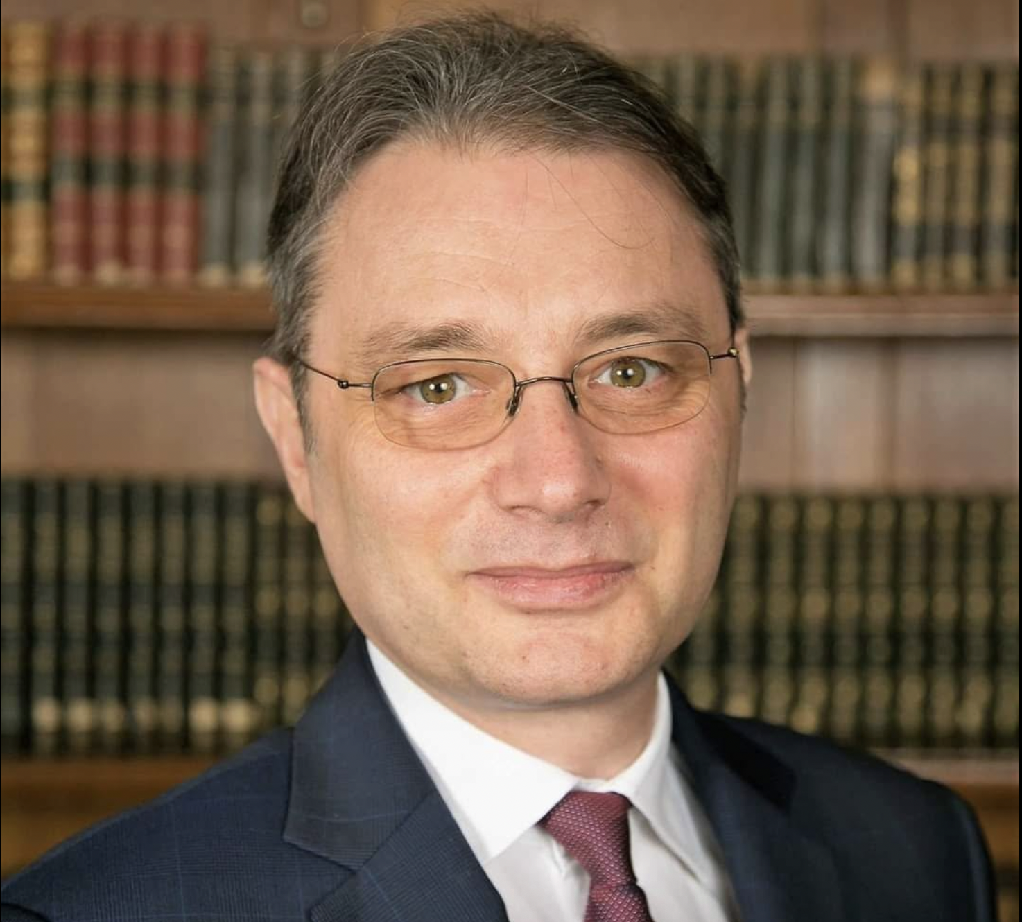 Surse: Luca Niculescu, posibilă propunere de premier