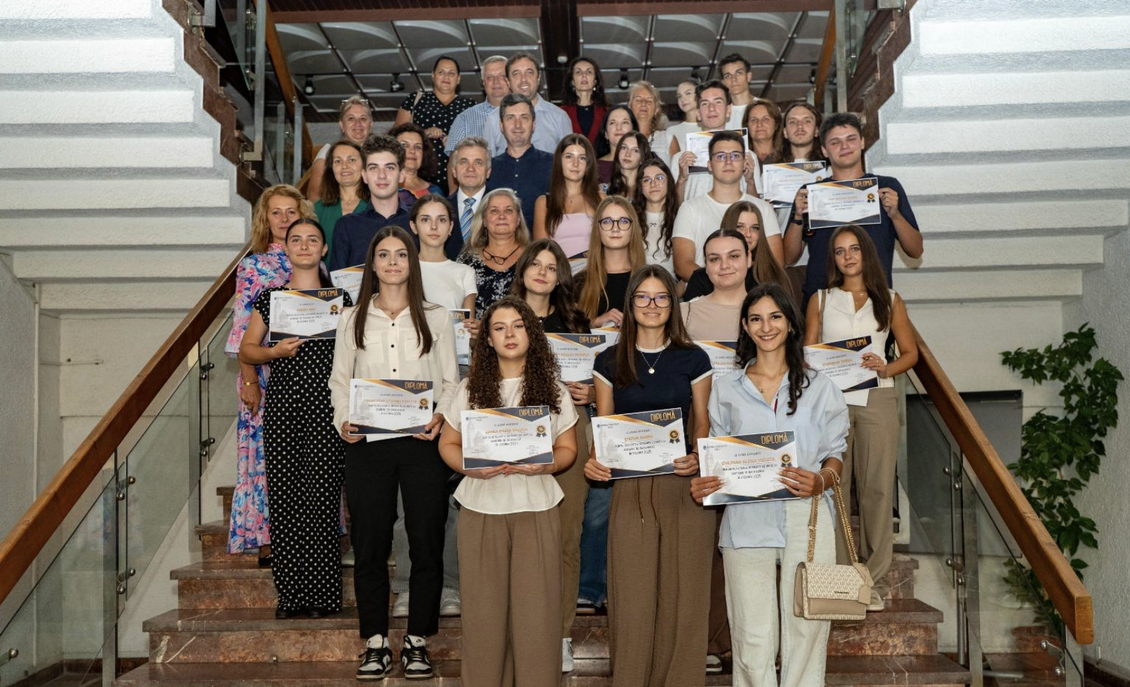 24 de elevi din Mediaș, premiați pentru rezultate de excepție la Evaluarea Națională și Bacalaureat