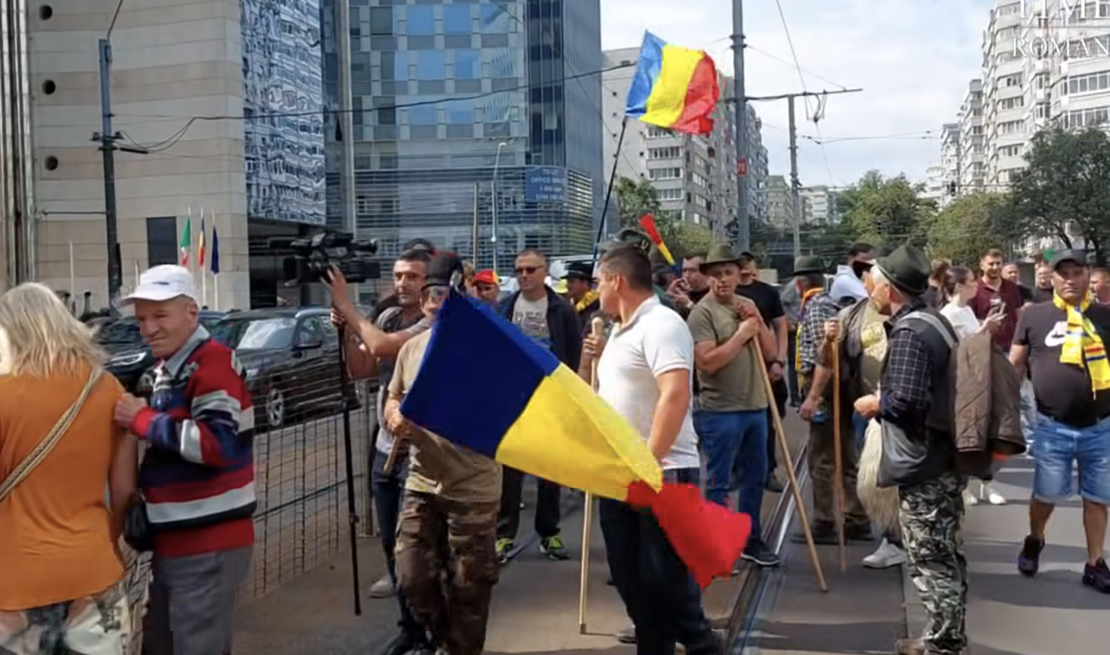 Violențe în Piața Victoriei. Protestul a degenerat, jandarmii au folosit gaze lacrimogene