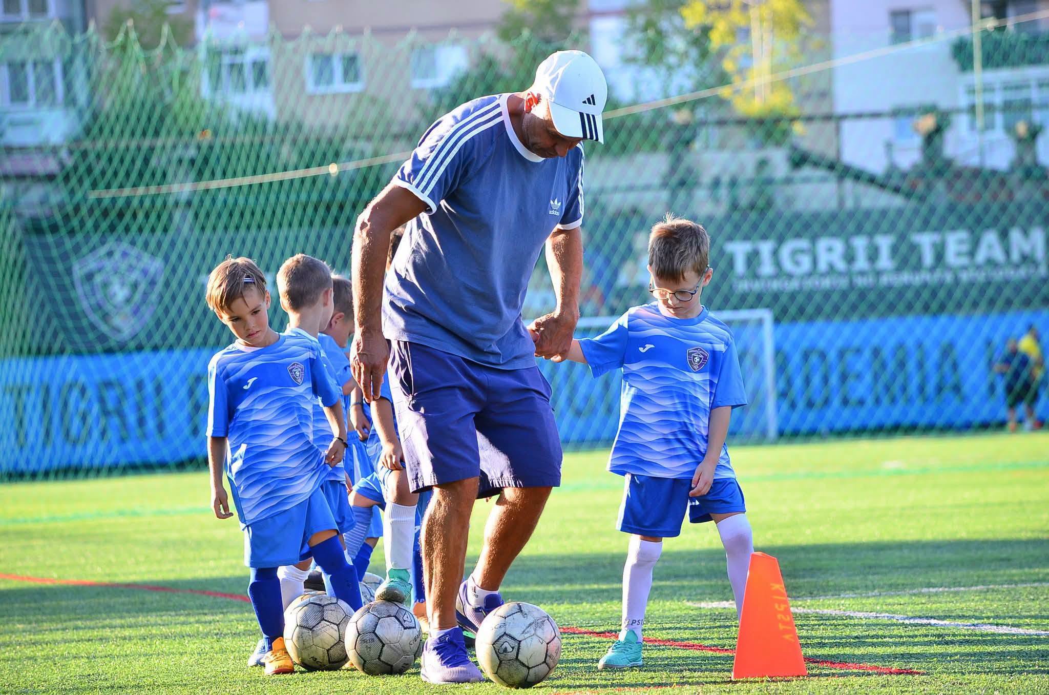 Pariul îndrăzneţ al “tigrilor”: un jucător în naţionala mare a României până în 2032. Cum a luat naştere clubul sibian, despre colaborarea cu Academia Hagi şi planurile de viitor: “Staţi cu ochii pe noi”. O participantă la două ediţii ale Olimpiadei, în staff