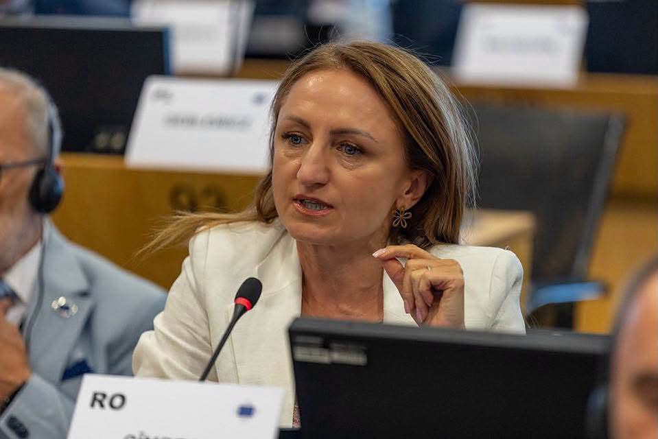 Daniela Cîmpean îi răspunde lui Rogobete: „Placa zgâriată a discursului anti-Sibiu este din nou trâmbițată”
