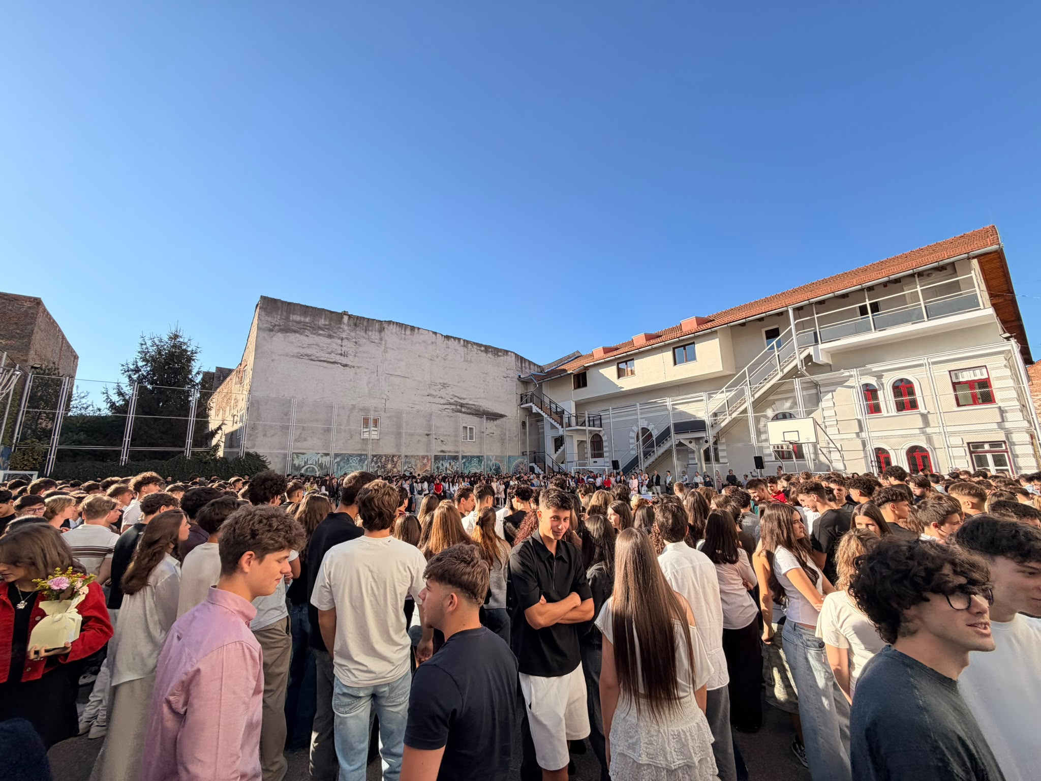 A început noul an școlar. O mie de elevi, la ceremonia de deschidere de la „Gheorghe Lazăr”