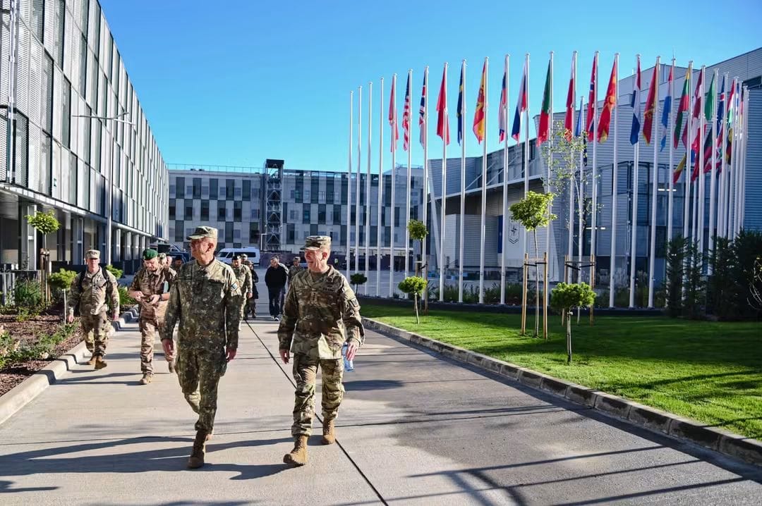 Sibiul, capitala securității pe Flancul Estic: șefii Gărzii Naționale americane, în vizită la comandamentul NATO