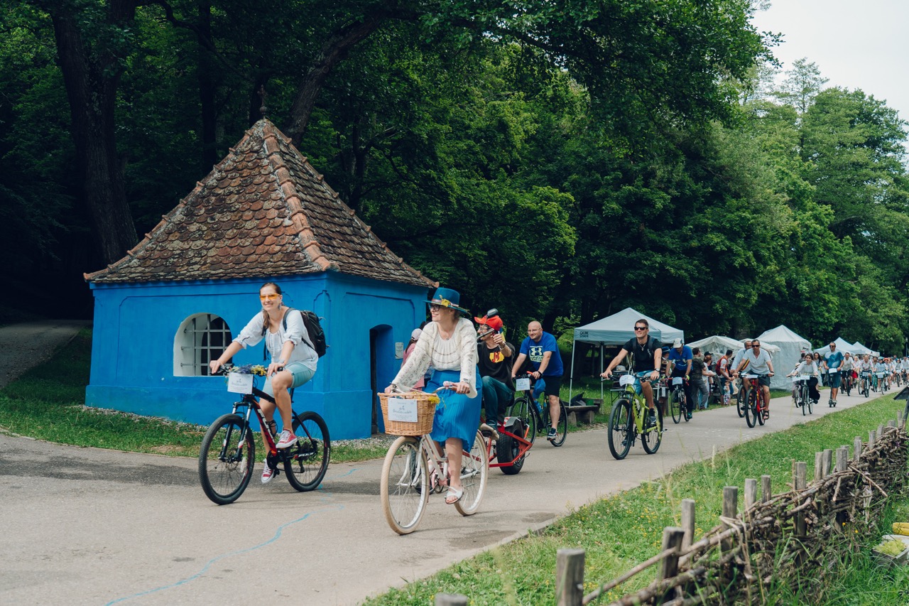 Bicicletele nu mai au voie la Muzeul ASTRA, timp de patru zile. Restricția, impusă pentru Guitar Meeting Festival