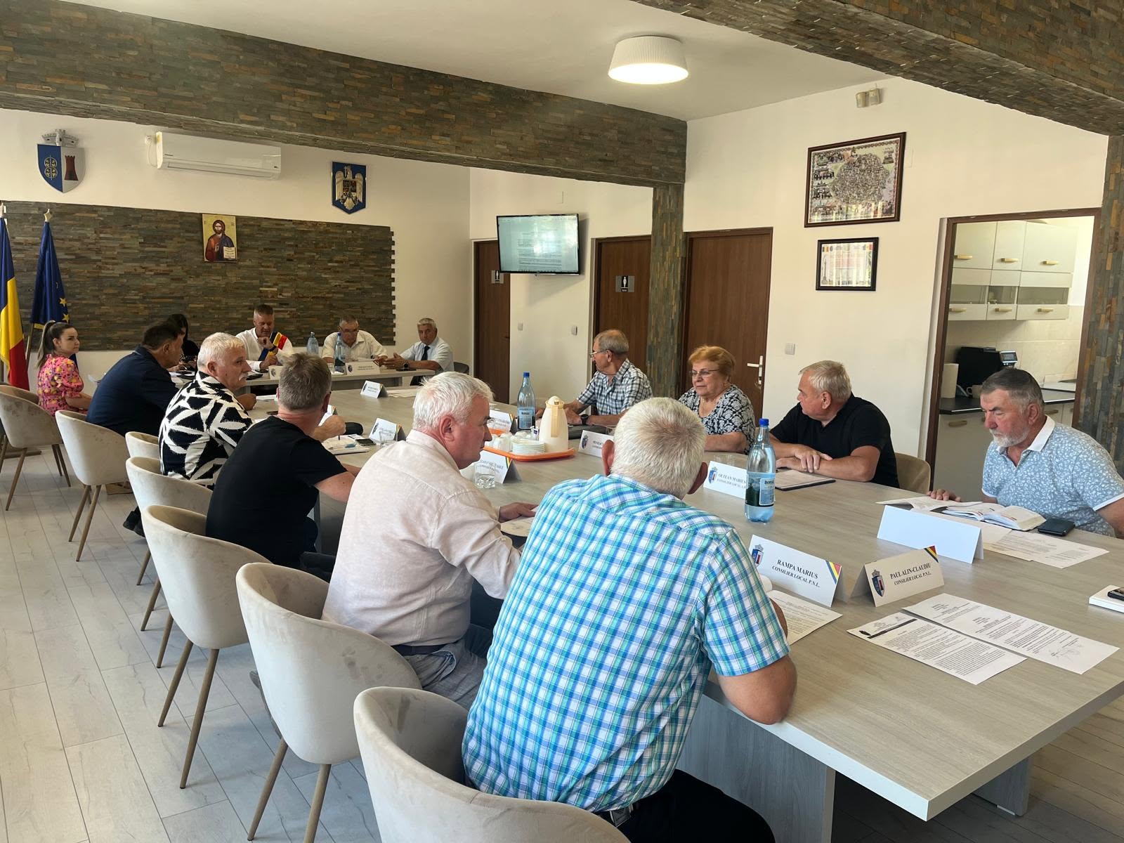 AXENTE SEVER: Directorul şcolii, onorat de autorităţi înainte de pensionare