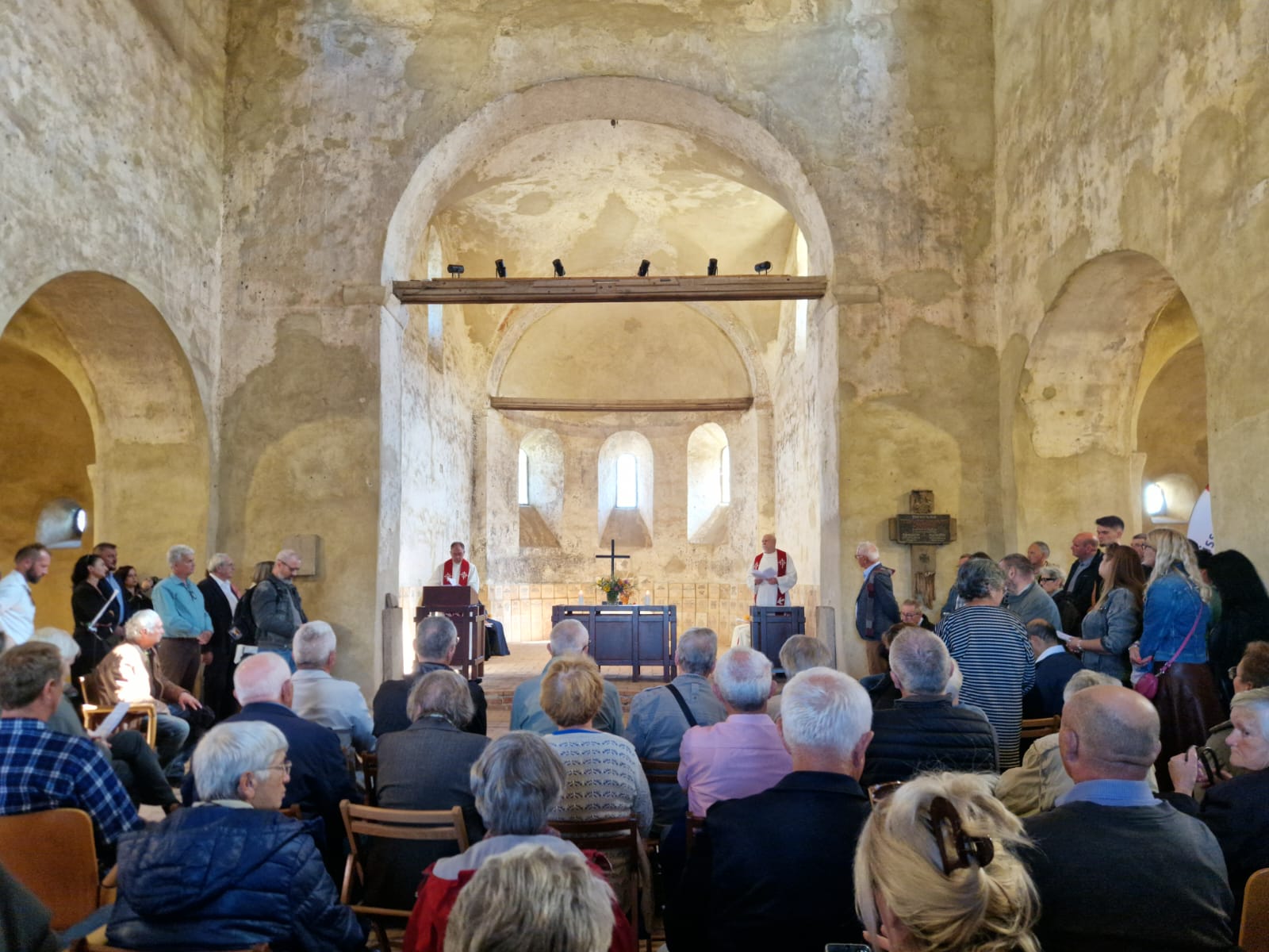 Biserica „Sfântul Mihail” din Cisnădioara a fost resfințită după refacerea acoperișului