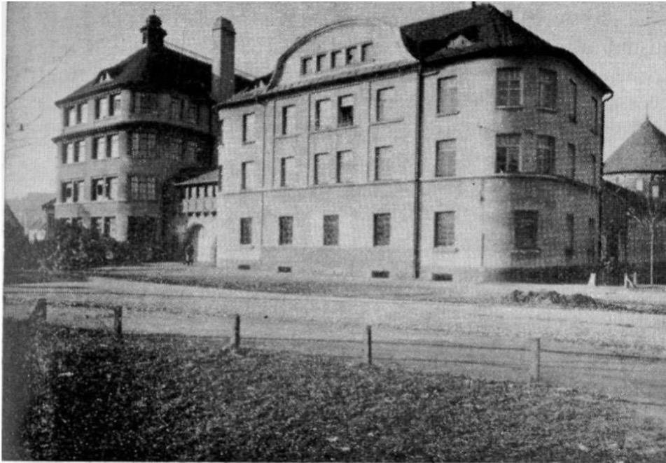 Căminul ˝Avram Iancu˝, amenajat în fosta fabrică ˝Herma˝. Anuarul Universității ˝Regele ferdinand I˝1941/1942