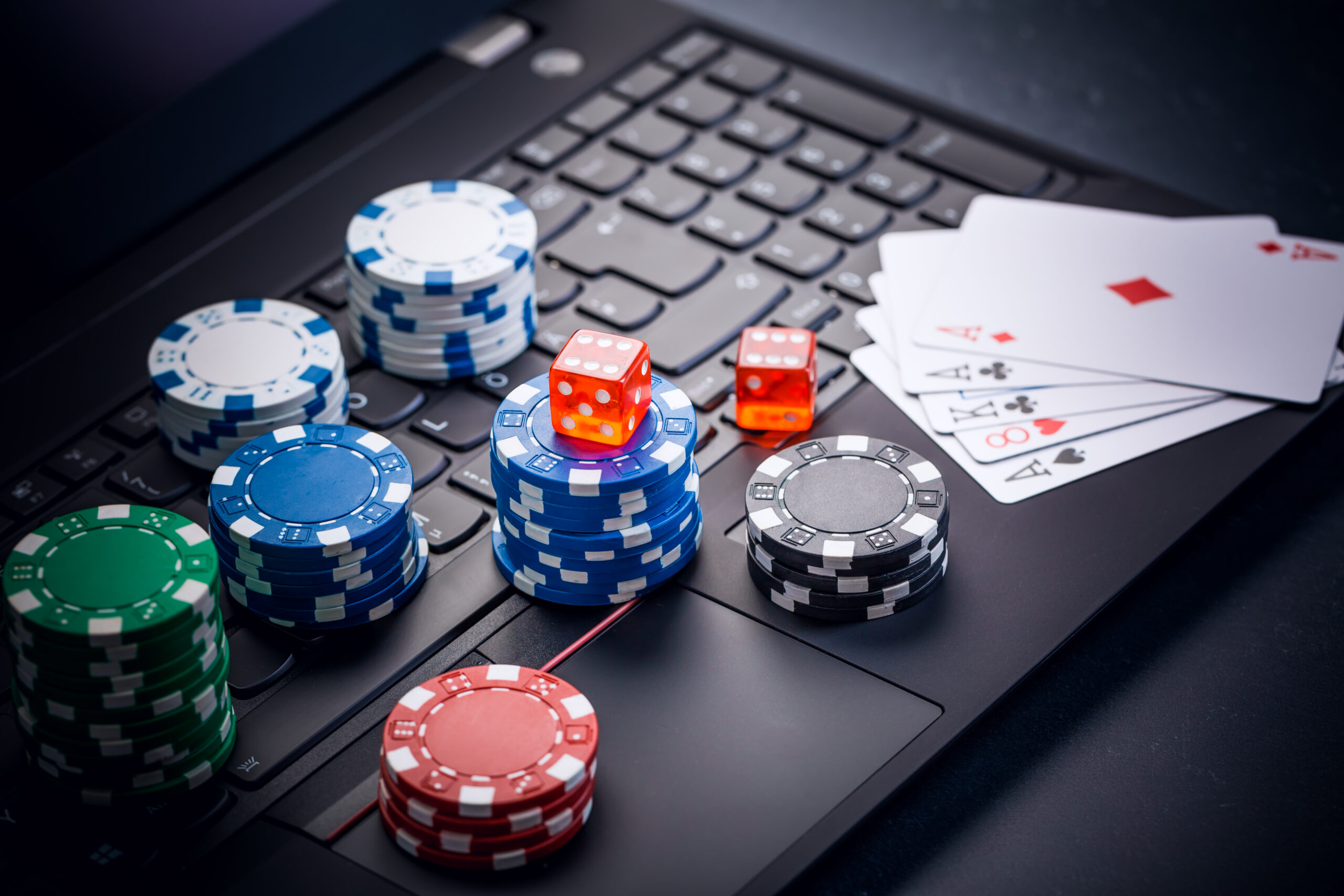 Furnizori, agregatori și operatori: cine câștigă bani din lanțul B2B al industriei iGaming