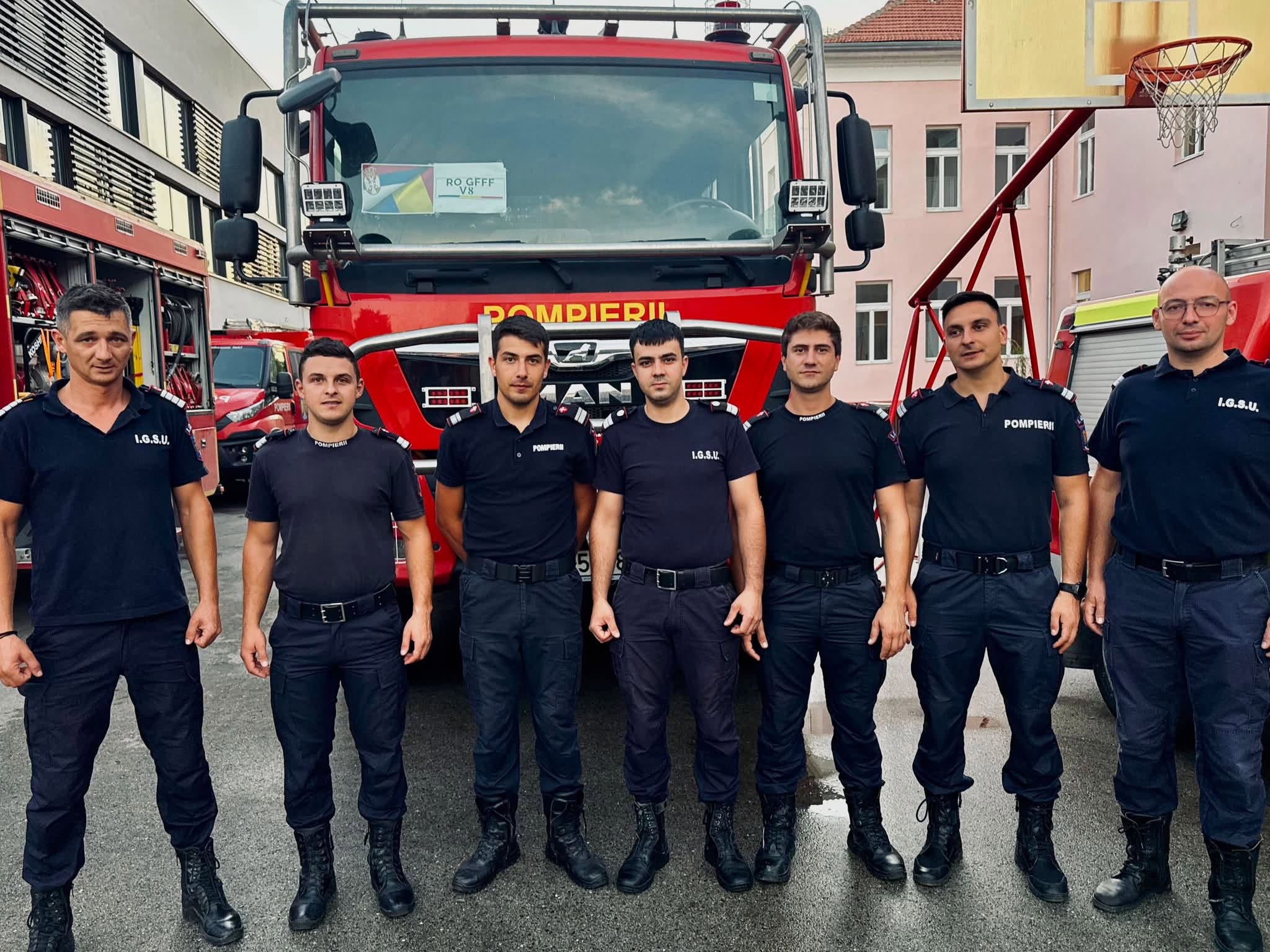 Pompierii sibieni s-au întors acasă după două săptămâni de intervenții în Serbia