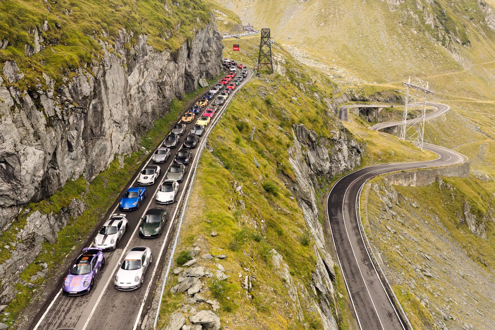 Paradă cu 250 de Porsche pe Transfăgărășan. Participanți din opt țări, la noua ediție Transfăgărășan Getaway