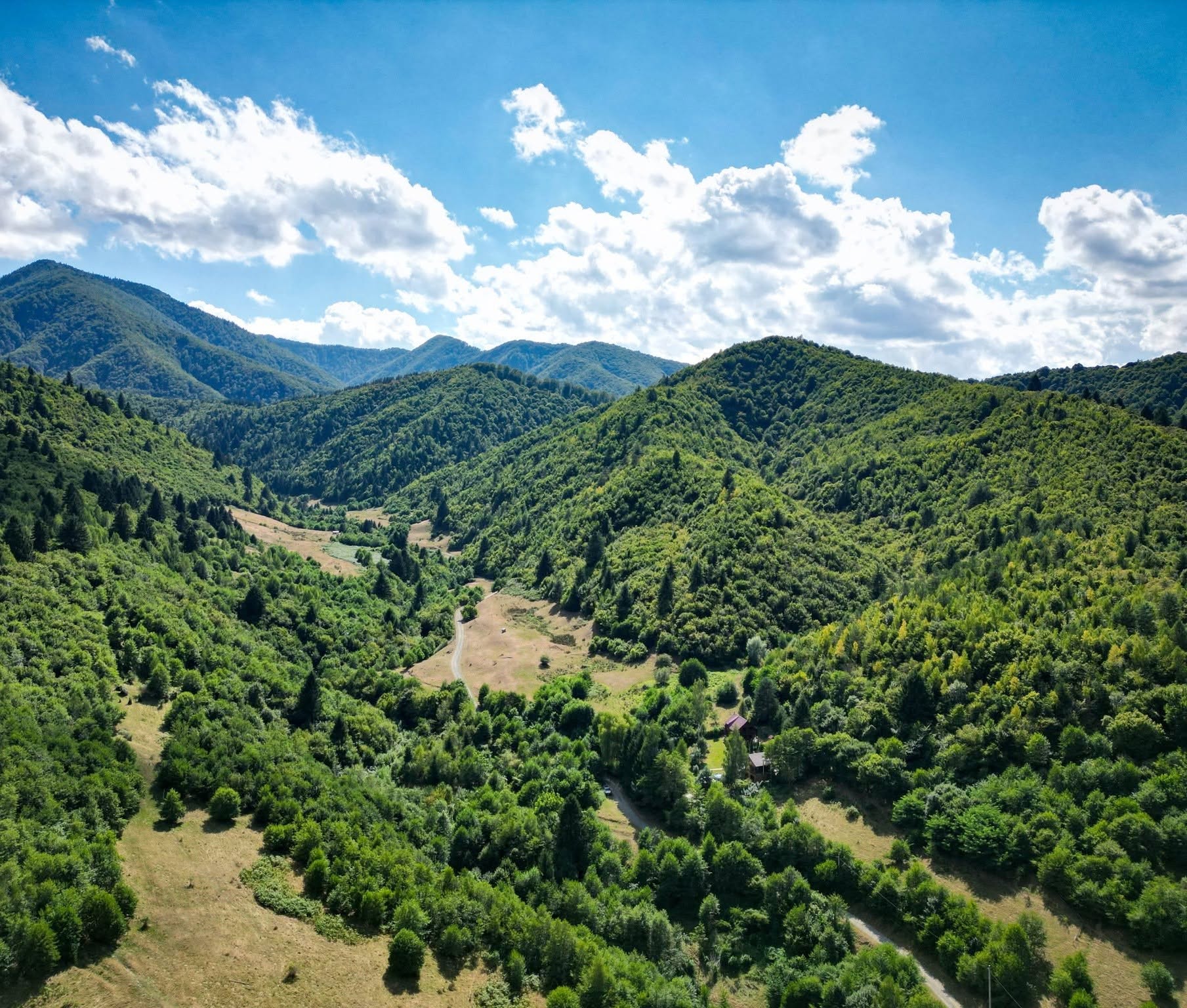 RACOVIȚA: Cadastrare gratuită pentru proprietarii de terenuri