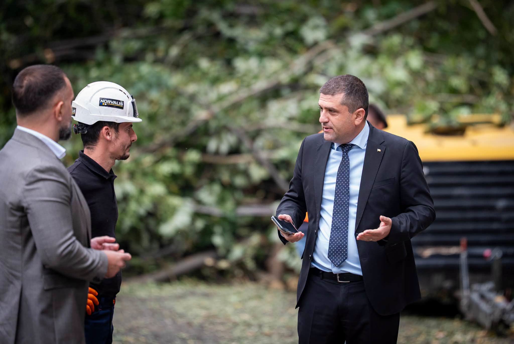 Radu Miruță, Ministrul Transporturilor, a stat peste o oră în coloana de pe Valea Oltului: „Le cer scuze transportatorilor și șoferilor”