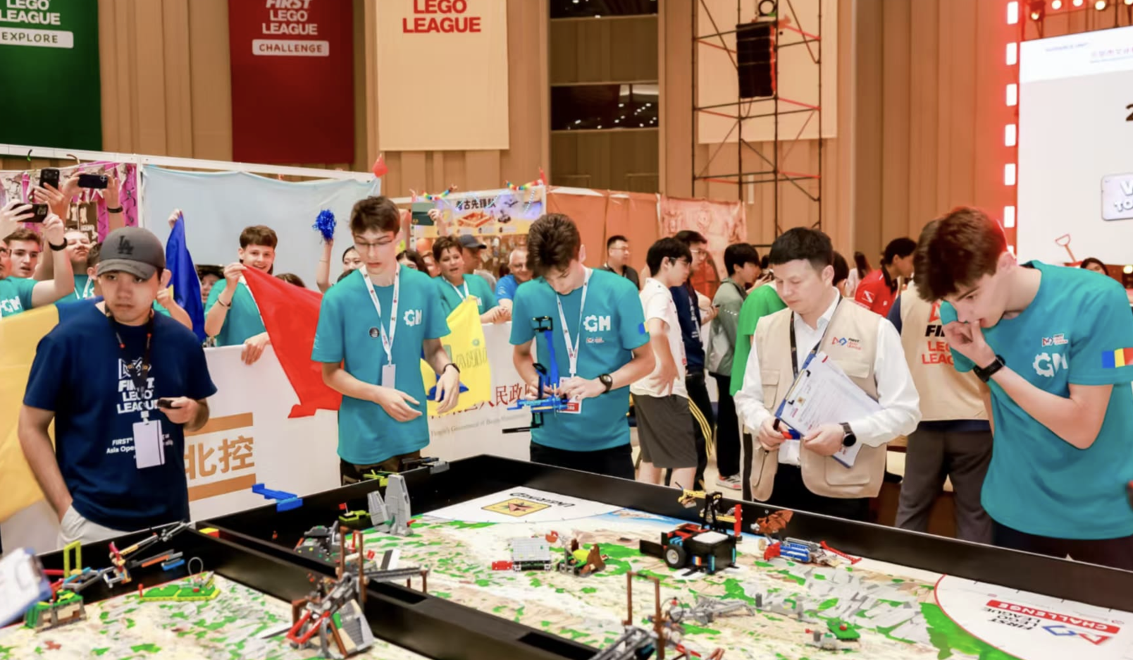 Din Sibiu, pe podium în China. Elevii de la Brukenthal au câștigat locul III la o competiție internațională de robotică