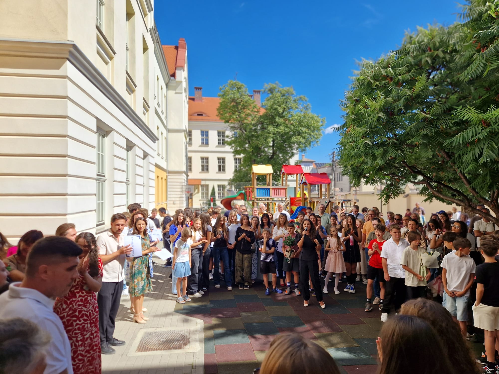 Școala Finlandeză din Sibiu începe anul cu toți elevii pe strada Dealului: și grădinița s-a mutat în sediul liceului. „Vrem ca elevii să descopere la ce sunt buni și ce fel de oameni își doresc să fie”