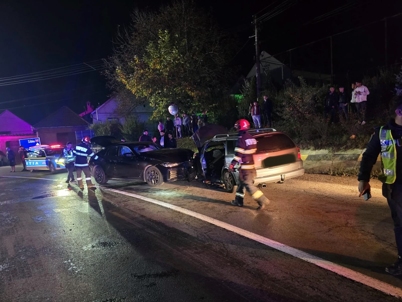 Accident rutier pe DN 14, în Șeica Mare. O persoană a rămas blocată în mașină
