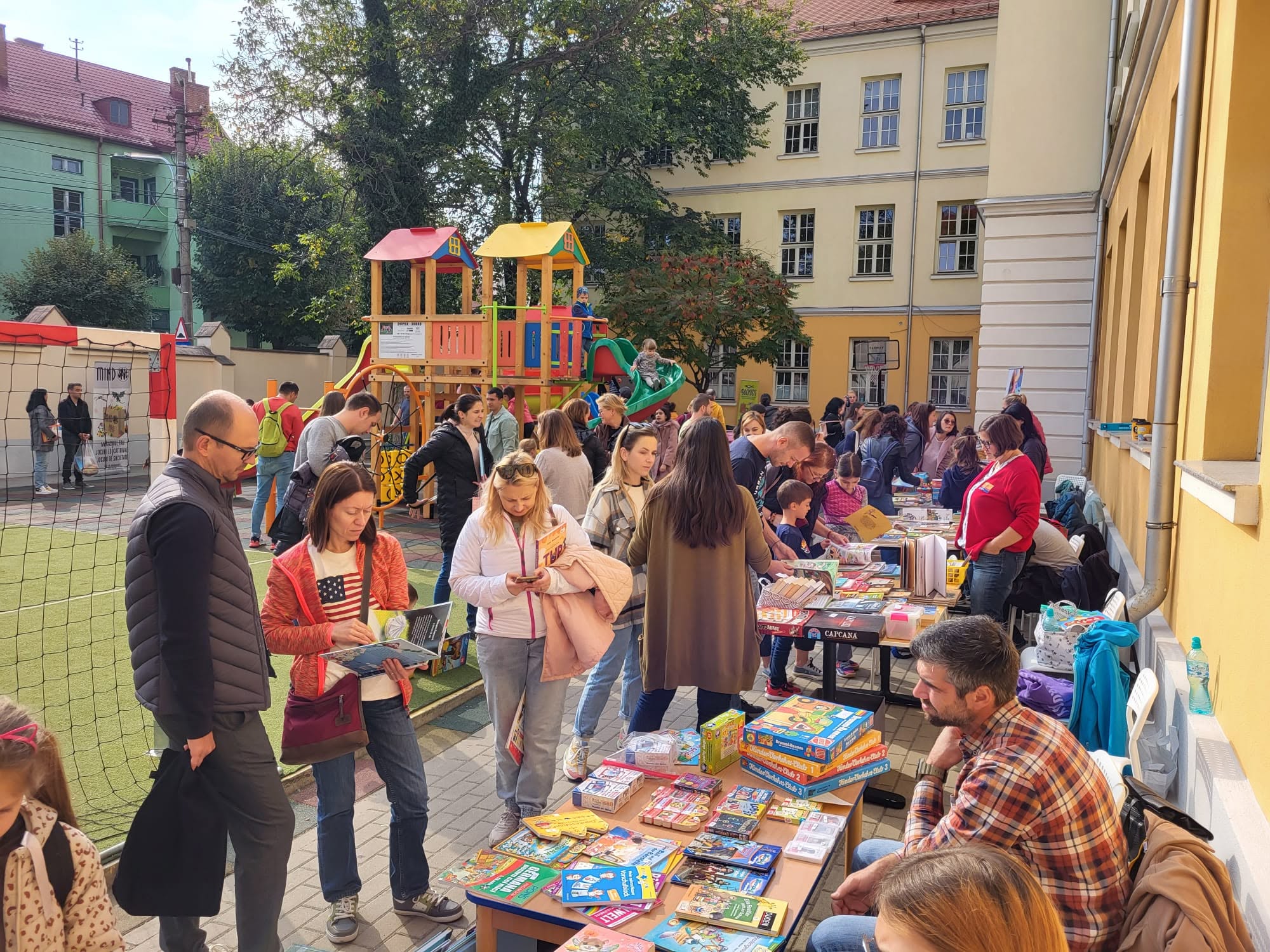Bookisit strânge cărți pentru biblioteca școlii din Brateiu