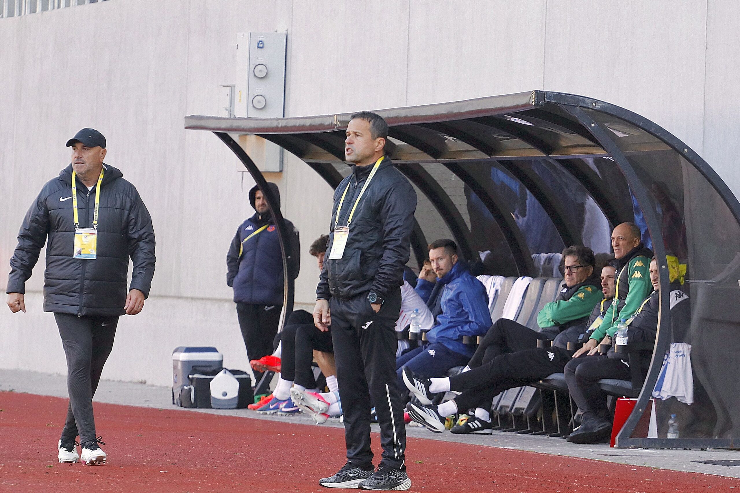 ”Călăreţii roşii”, fără antrenorul Neluţu Luca pe bancă la meciurile cu Olimpia şi Ştefăneştii de Jos. Cea mai drastică suspendare a primit-o antrenorul cu portarii