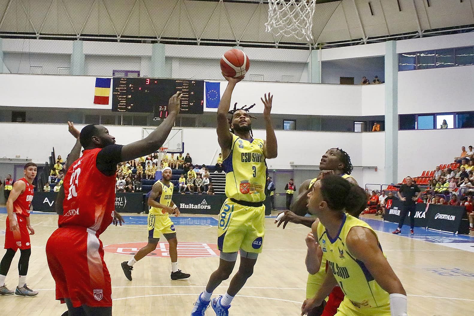Rapid – CSU Sibiu: MJ Randolph, MVP-ul meciului, cu 47 de puncte. ”Fouss” Traore şi ”Mo” Pratt au terminat meciul în double-double