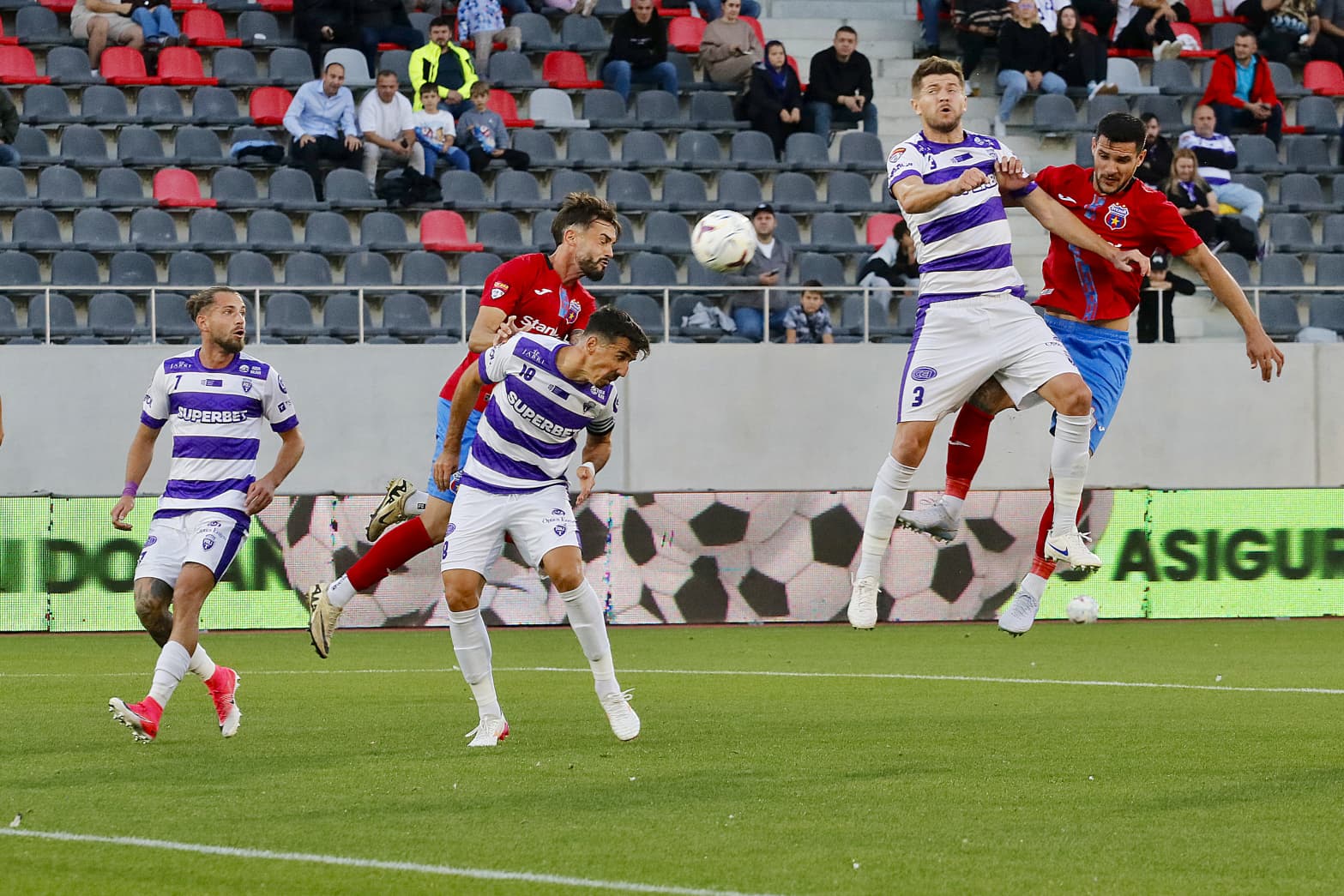 Poli Timişoara şi Steaua îşi împart punctele pe ”Municipalul” sibian