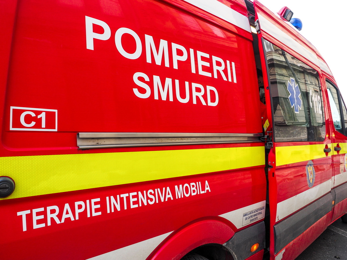 Bărbat de 73 de ani, lovit de o mașină pe o stradă din Mediaș. A suferit un traumatism cranian