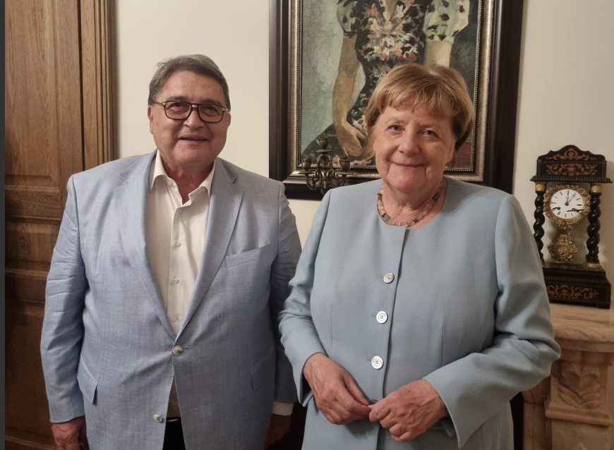 Emil Hurezeanu, într-un dialog de colecție cu Tribuna: România, între o falie și o fereastră istorică