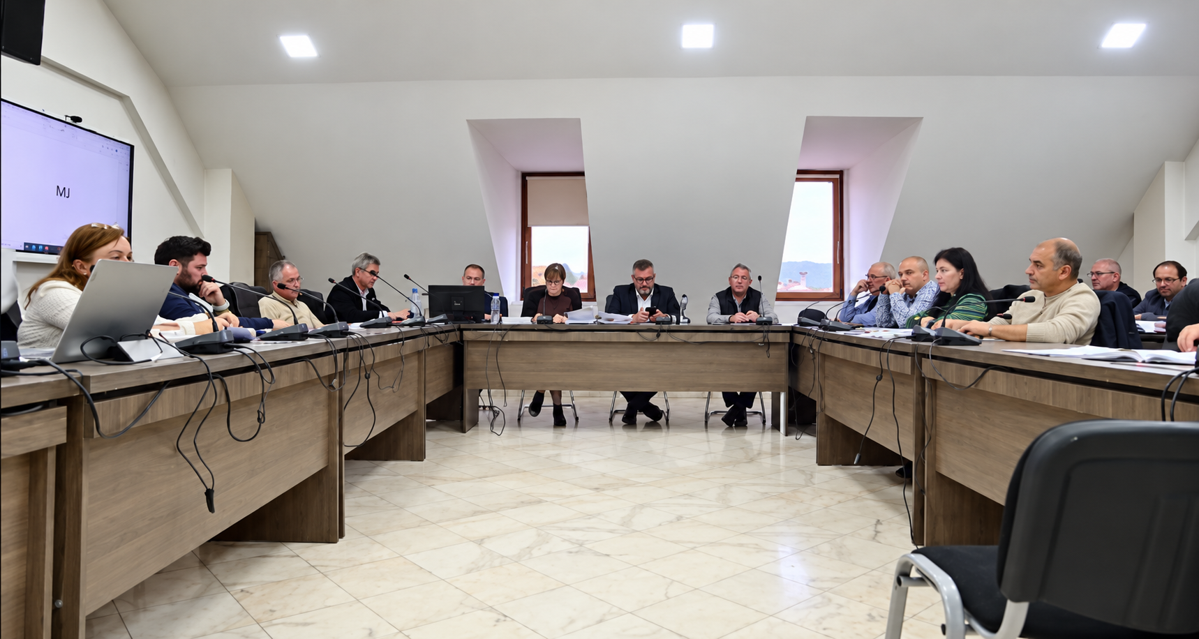 Rectificarea bugetului local din Cisnădie nu a trecut de Consiliul Local. Primarul avertizează asupra riscurilor pentru transport, salubritate și investiții