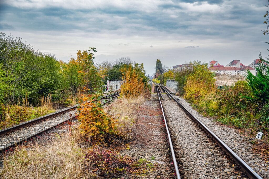Spitalul de Psihiatrie – LIDL – În apropierea râului Cibin, pe locul fostei cazangerii din Sibiu, ar urma să fie construită una dintre stațiile trebului periurban din Sibiu.