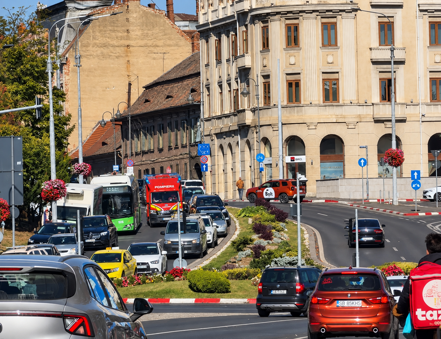 VIDEO | Semafoarele inteligente au fost pornite în centrul Sibiului. Haos generalizat în trafic