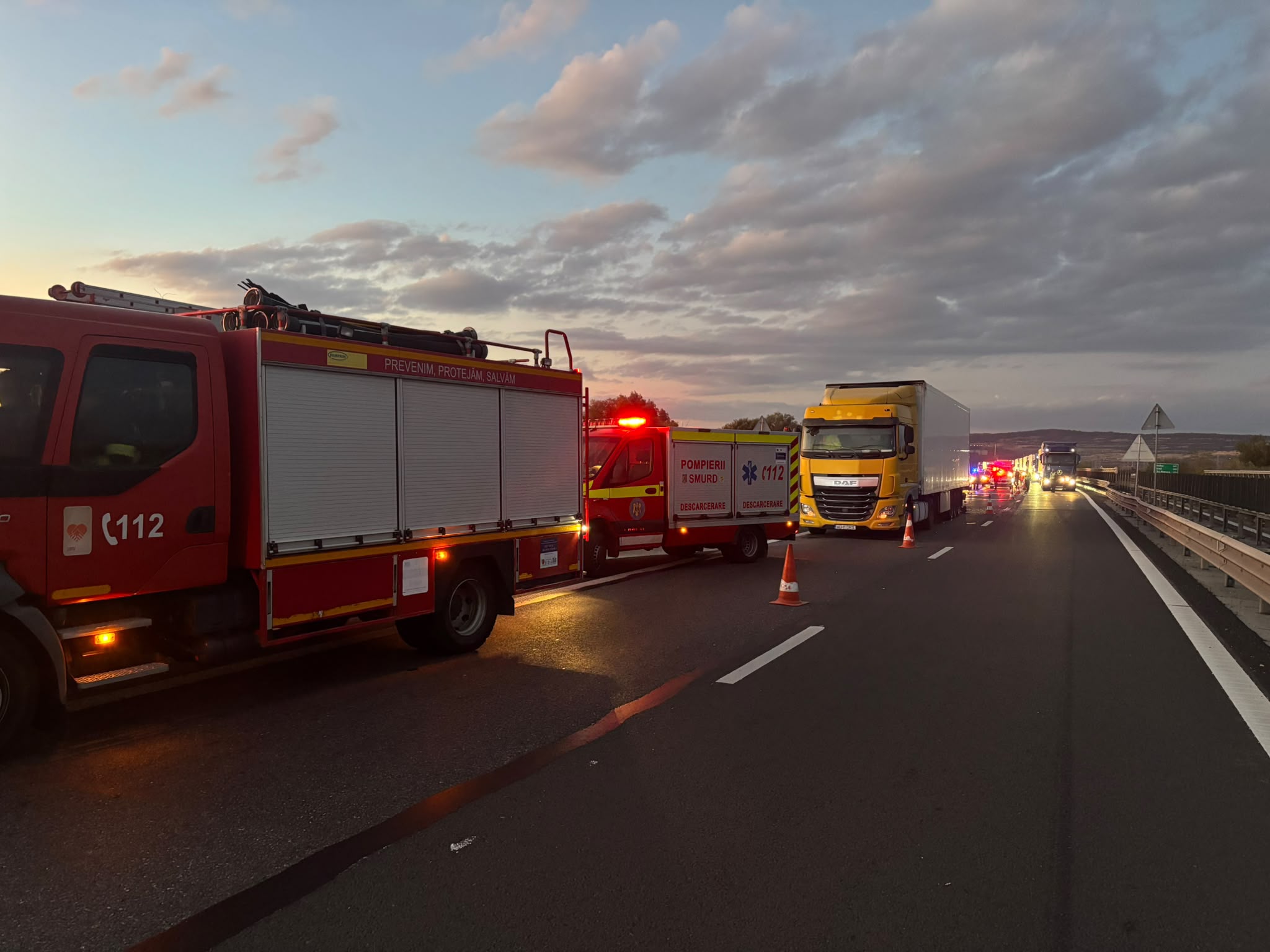 Accident grav pe A1, în apropiere de Cisnădie: un bărbat resuscitat după ce a rămas încarcerat
