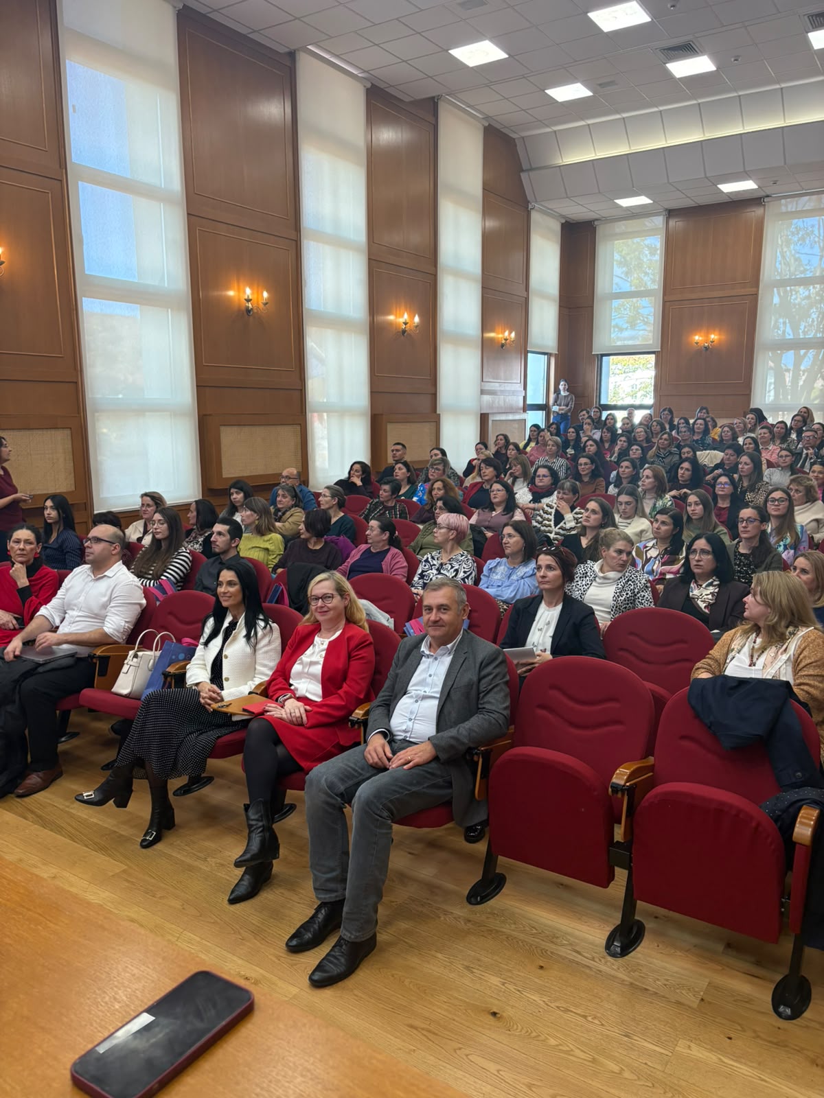 Predarea în limba engleză i-a unit într-un proiect internaţional