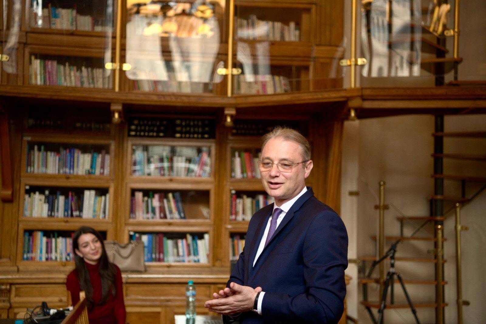 Nicușor Dan l-a desemnat pe Luca Niculescu pentru funcția de premier. A patra nominalizare de la începutul crizei politice