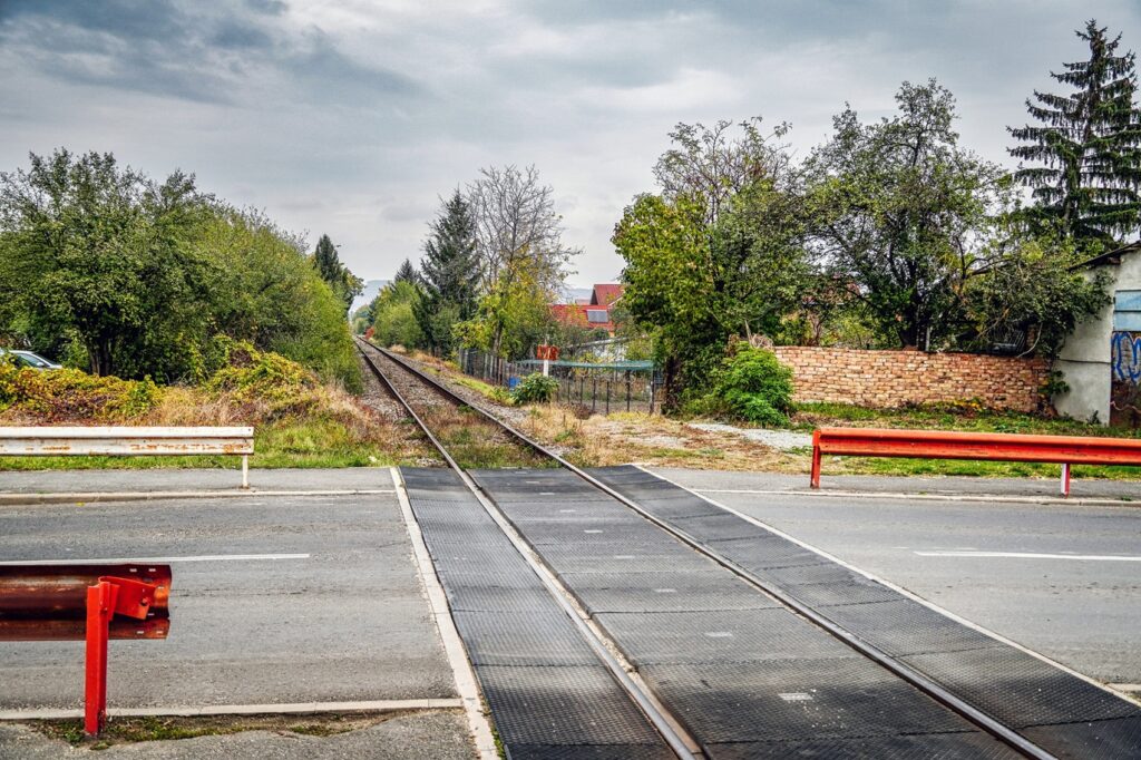 Lutului – Câmpului – La interesecția străzilor Câmpului cu Lutului, în zona Lacului lui Binder, va fi construită o altă stație a viitorului tren periurban din Sibiu.
