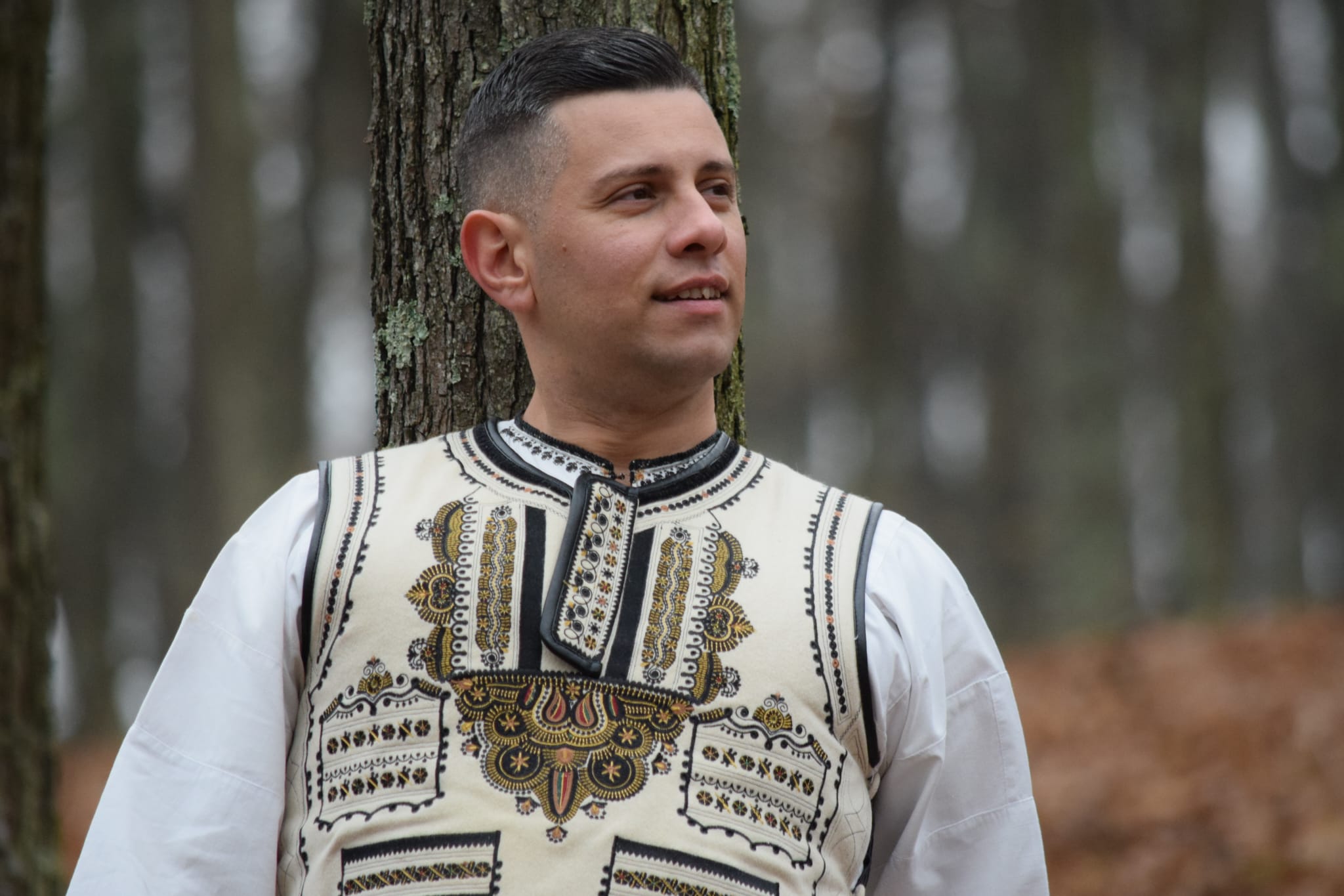 Mărginimea și Valea Târnavelor, într-o singură voce: povestea lui Răzvan Năstăsescu, între cântec și uniformă