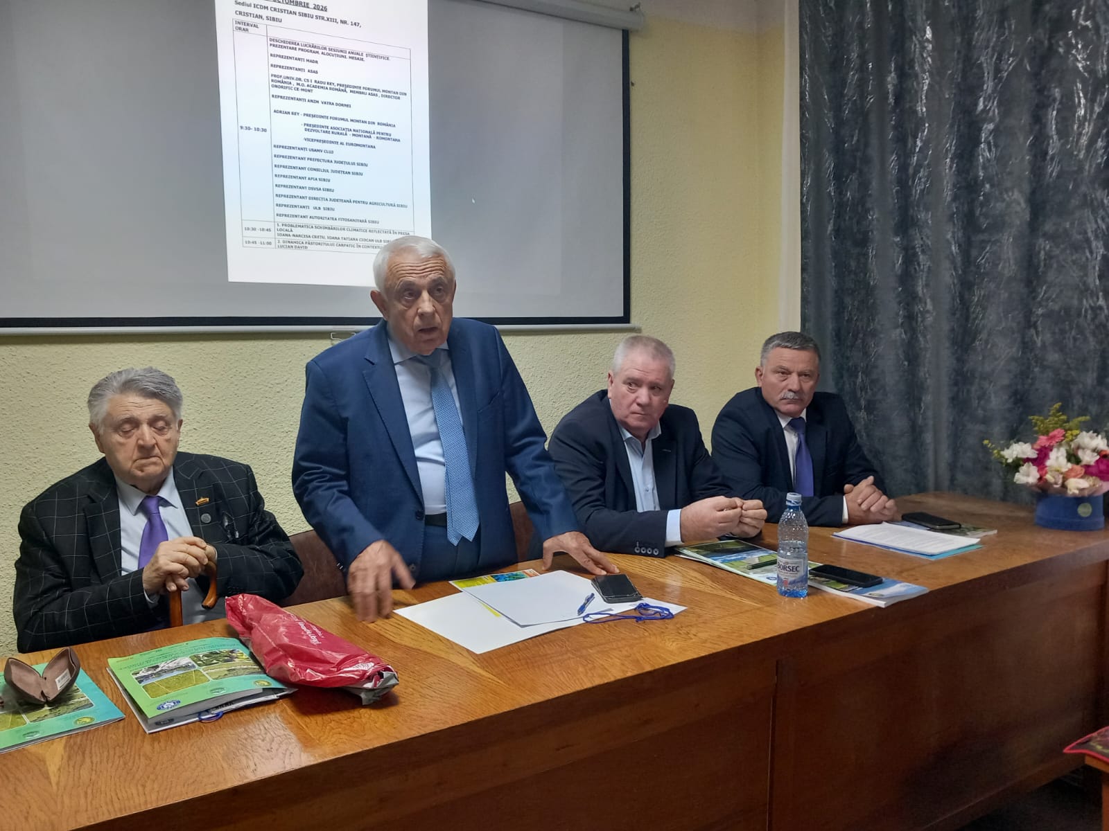 Oaia Ţurcană şi preconizata Lege a Muntelui, două probleme stringente pentru fermieri şi autorităţi