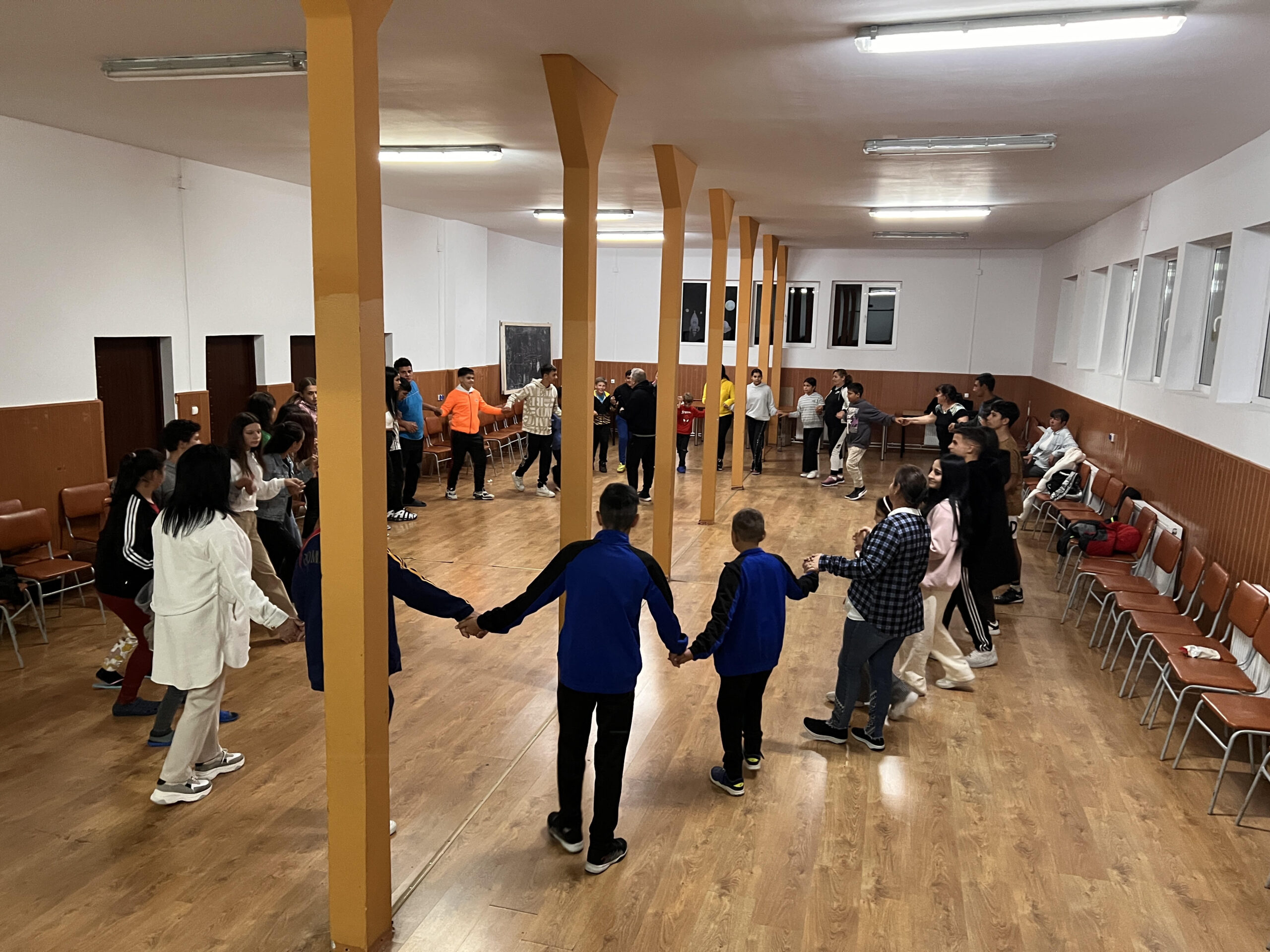 RÂU SADULUI: Trei zile de ateliere și activități pentru 43 de tineri, în proiectul „Pregătiți pentru viață”
