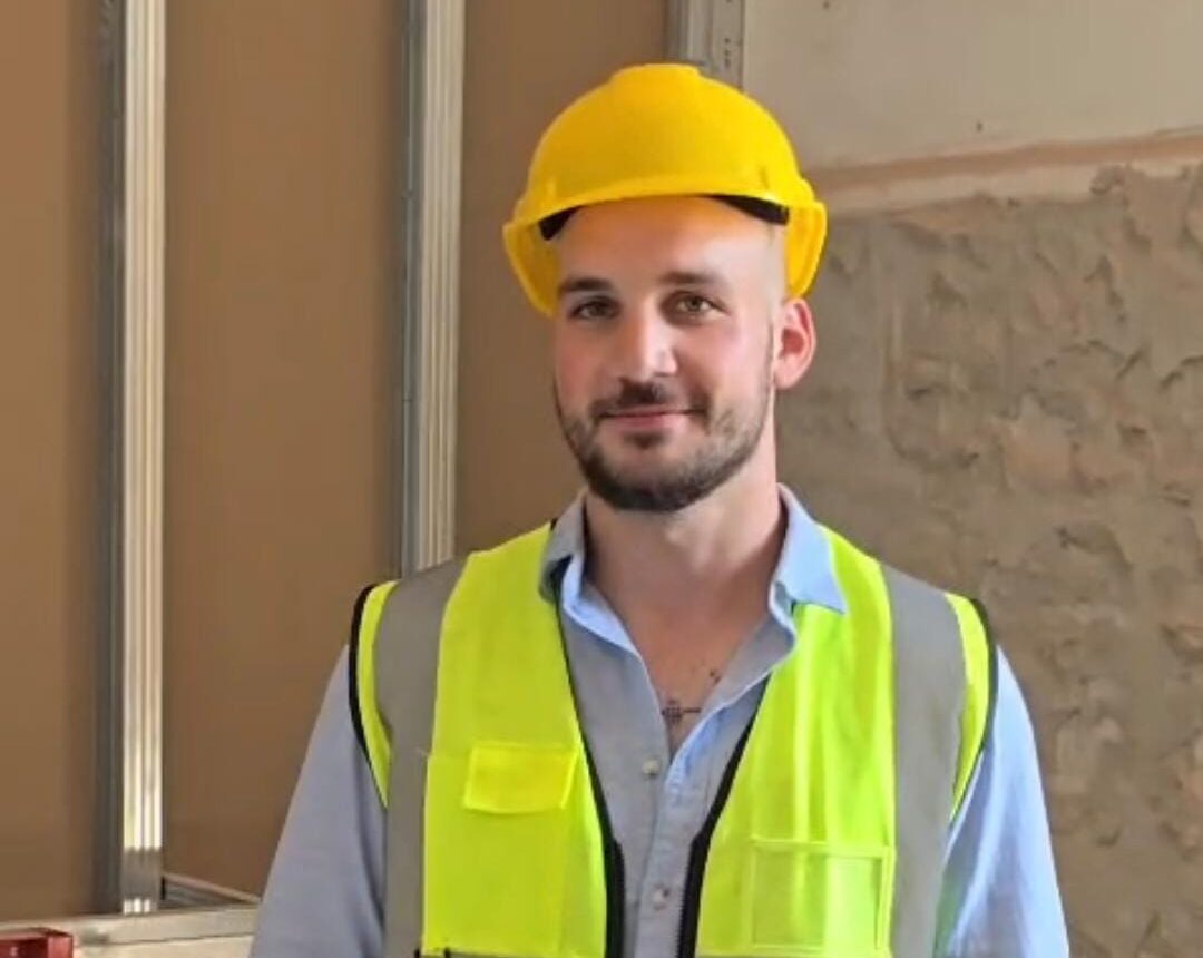 A învățat meserie de la tatăl său, iar astăzi conduce propria afacere de instalații termice și sanitare: povestea lui Valentin Drăguț