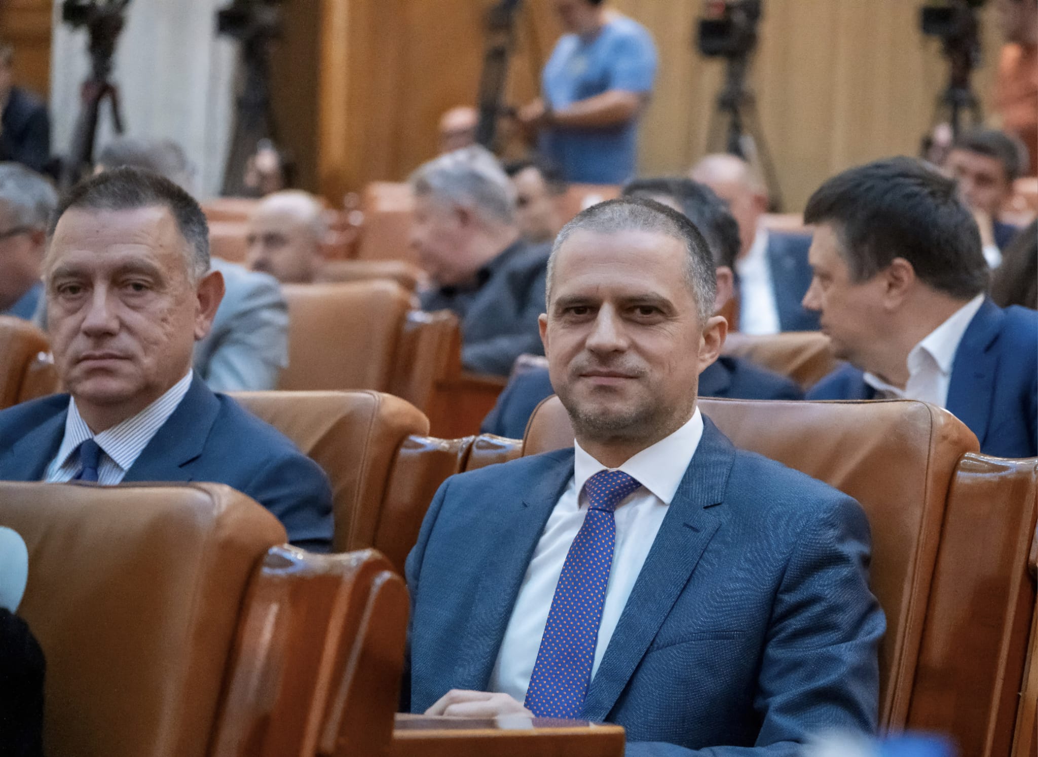 ADVERTORIAL PSD: Guvernul antiromânesc al lui Siegfried Mureșan a picat în Parlament!